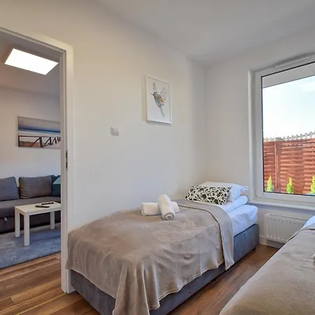 Apartment Bursztyn 1 Z Ogrodkiem I Garazem