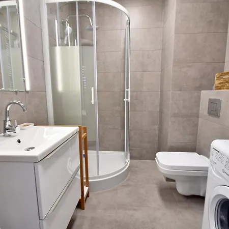 Apartment Bursztyn 1 Z Ogrodkiem I Garazem Kolobrzeg
