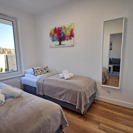 Apartment Bursztyn 1 Z Ogrodkiem I Garazem *