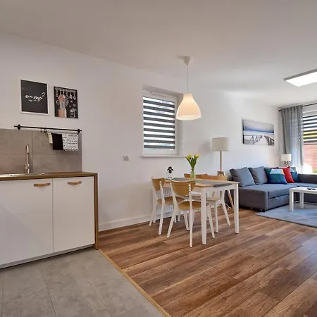 Bursztyn 1 Z Ogrodkiem I Garazem